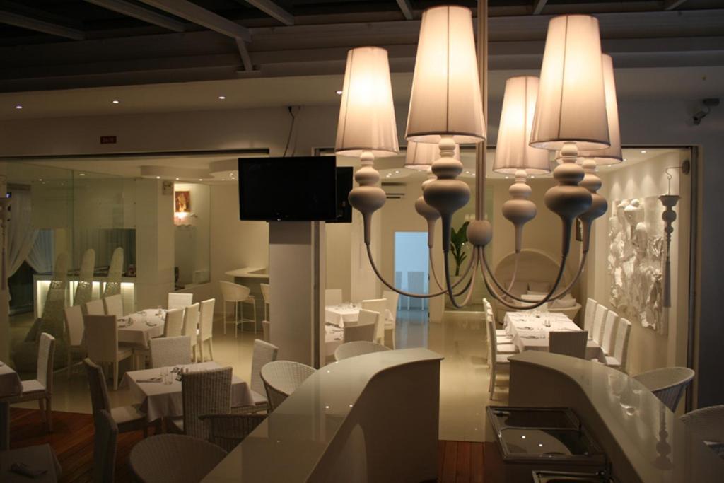Santi White Hotel Phuket Esterno foto