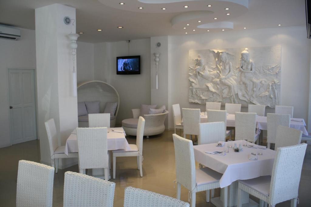 Santi White Hotel Phuket Esterno foto