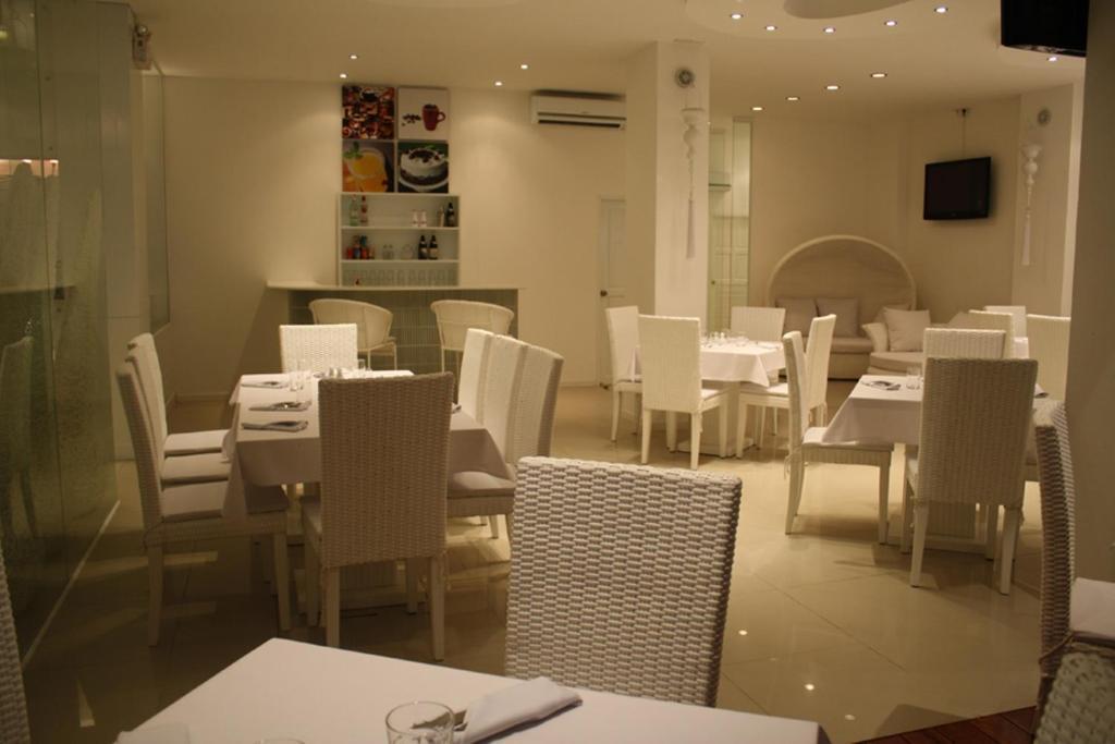 Santi White Hotel Phuket Esterno foto