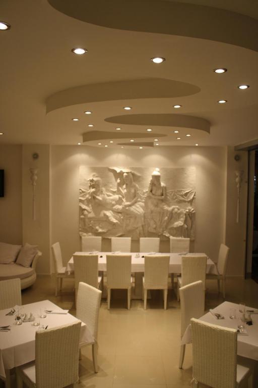 Santi White Hotel Phuket Esterno foto