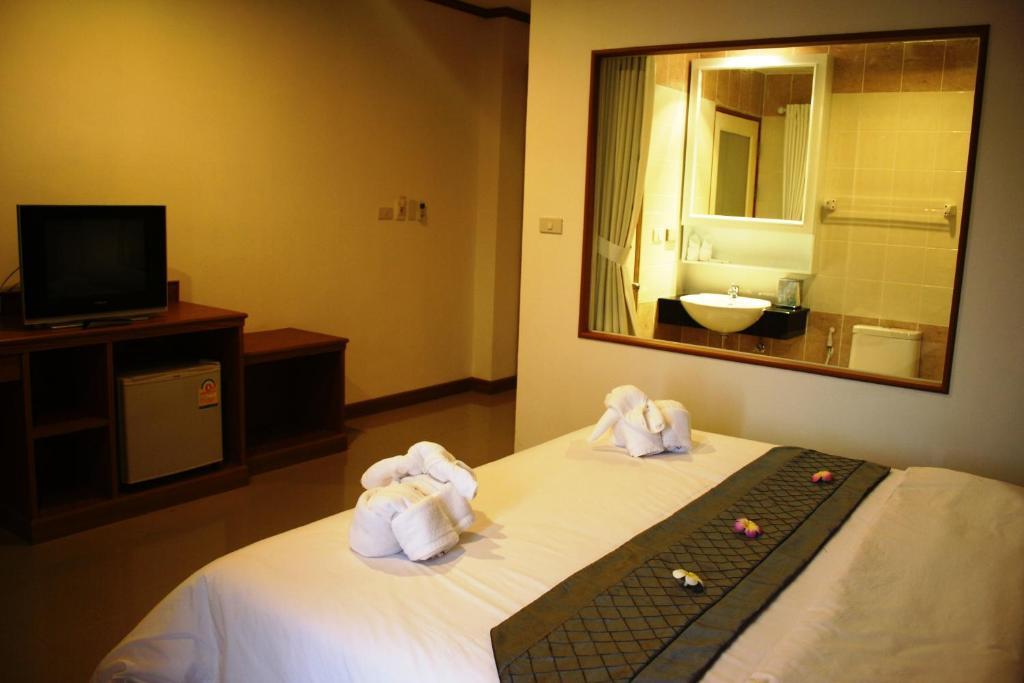 Santi White Hotel Phuket Esterno foto